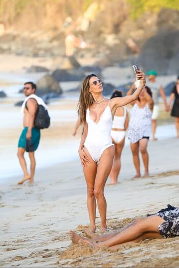 🔥 Alessandra ambrosio  page leaked private photo uncensored full