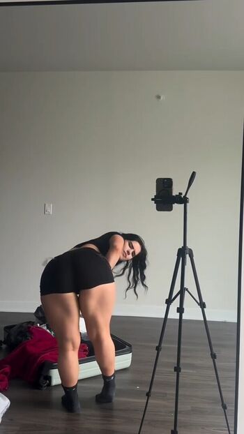 🔥 Bent over page leaked private photo uncensored full