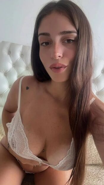 🔥 Carlatiinaa page leaked private photo uncensored full