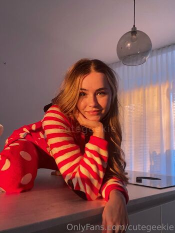 🔥 Cutegeekie page leaked private photo uncensored full