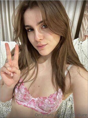 🔥 Emiliallure  page leaked private photo uncensored full