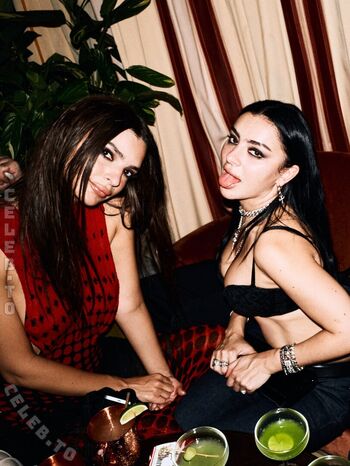 🔥 Emily ratajkowski leaked private photo uncensored full
