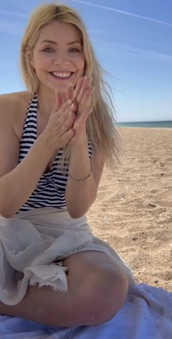 🔥 Holly willoughby leaked private photo uncensored full