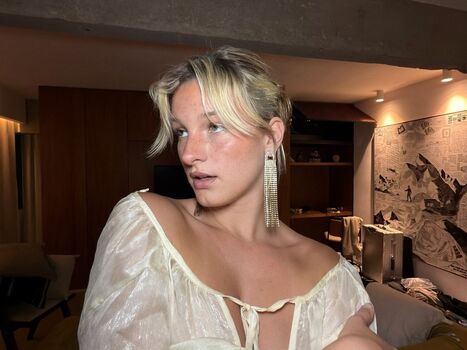 🔥 Itscarlyjane  page leaked private photo uncensored full
