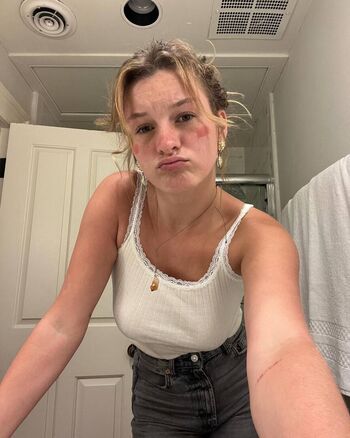 🔥 Itscarlyjane  page leaked private photo uncensored full
