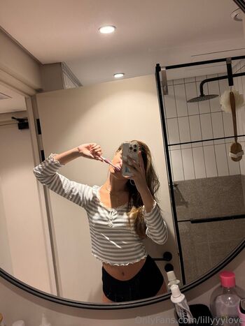 🔥 Lilyloveeee leaked private photo uncensored full