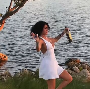 🔥 Malu trevejo  page leaked private photo uncensored full
