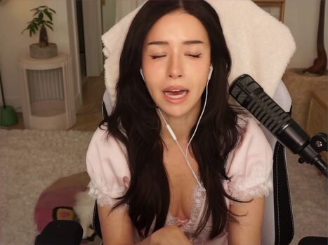 🔥 Pokimane  page leaked private photo uncensored full