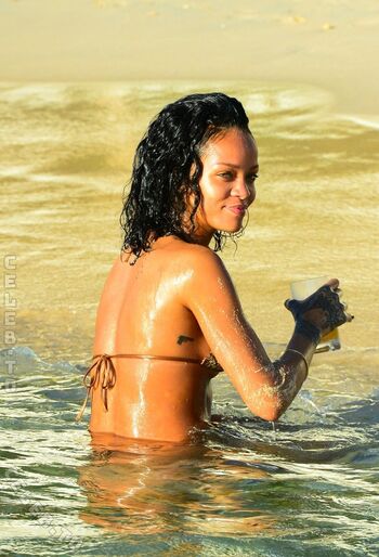 🔥 Rihanna  page leaked private photo uncensored full