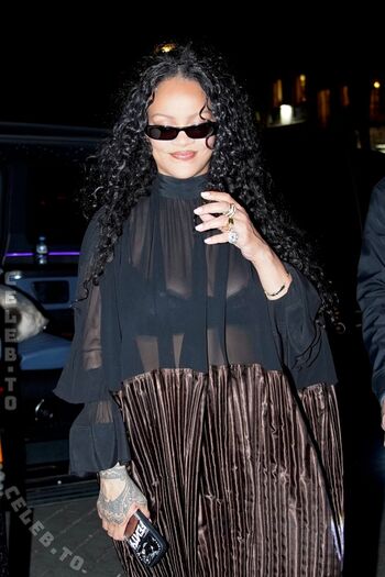 🔥 Rihanna  page leaked private photo uncensored full