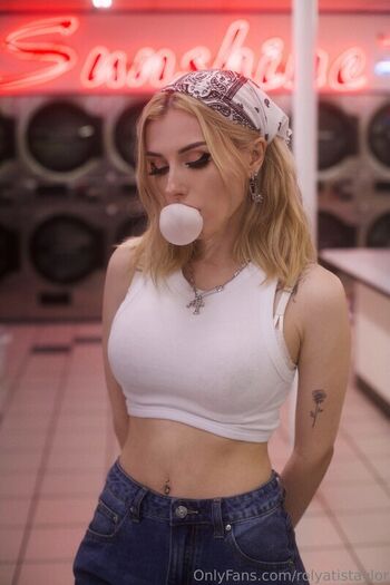 🔥 Rolyatistaylor  page leaked private photo uncensored full