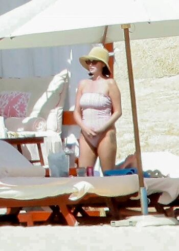 🔥 Selena gomez  page leaked private photo uncensored full