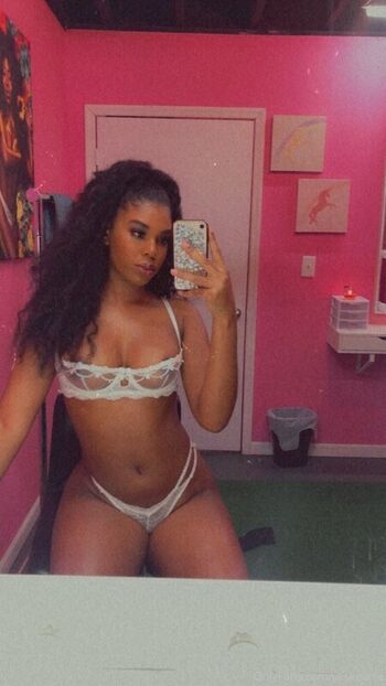 🔥 Yasmeen kearra page leaked private photo uncensored full