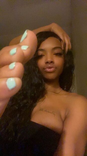 🔥 Yveshottie leaked private photo uncensored full